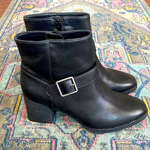 NWOT SOUL Naturalizer Flyer vegan leather heeled side zip buckle ankle boots 8.5 - Picture 1 of 8